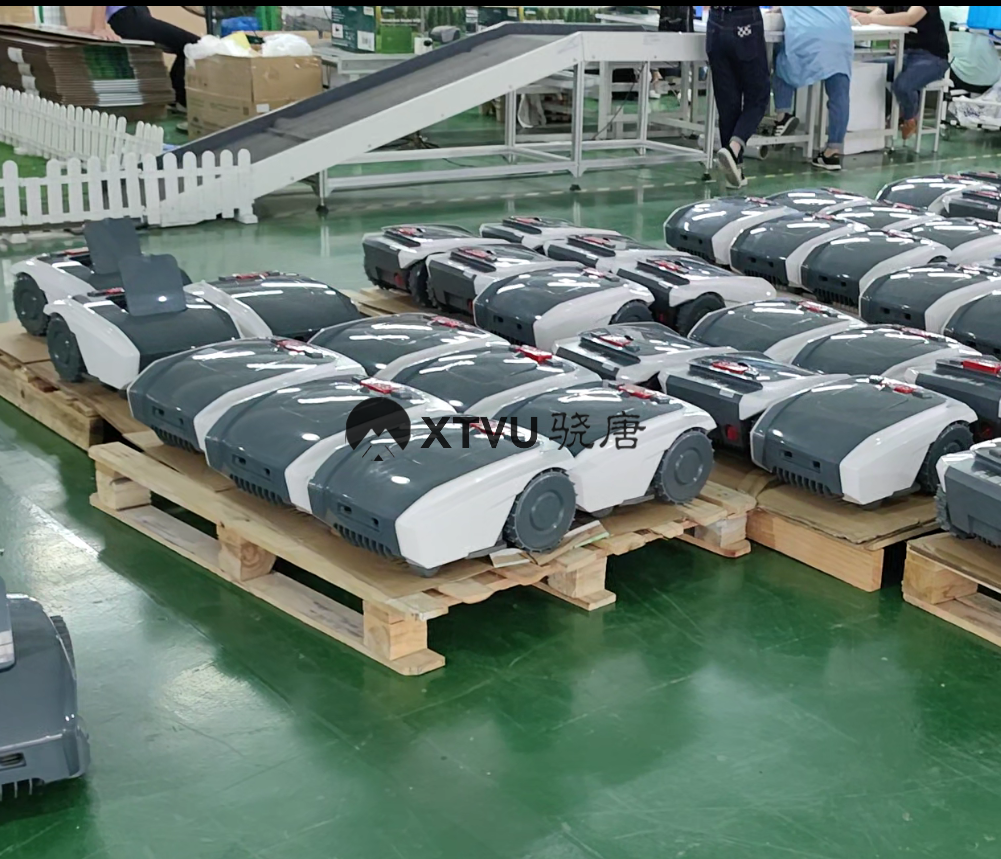 XTNU M18E High Efficiency Recharge Electric Wireless 1000 Sqm the ROBOTIC LAWNMOWER for Mowing the Lawn
